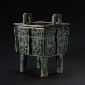 AN IMPORTANT AND FINELY CAST BRONZE RITUAL FOOD VESSEL,DINGEARLY WESTERN ZHOU DYNASTY, 11TH – 10TH