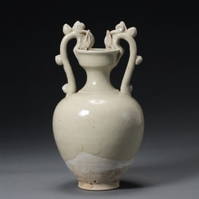 A RARE AND ELEGANT WHITE-GLAZED 'DING' WARE DOUBLE-DRAGON HANDLED AMPHORAFIVE DYNASTIES TO LIAO
