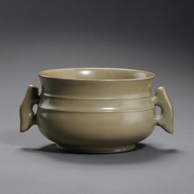 A MAGNIFICENT AND EXCEEDINGLY RARE 'RU' CELADON RIBBED CENSERNORTHERN SONG DYNASTY (960–1127)