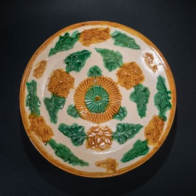 A RARE SANCAI-GLAZED 'FLORAL' DISHLIAO - JIN DYNASTY, 11TH - 13TH CENTURY