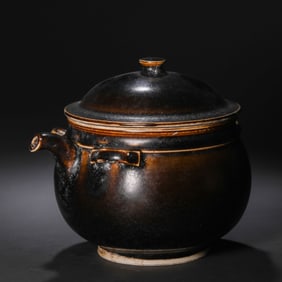 A RARE AND ELEGANT CERAMIC EWER AND COVERSONG DYNASTY (960-1279)