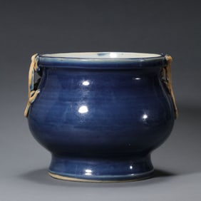 A RARE AND MAGNIFICENT SACRIFICIAL BLUE-GLAZED CENSER WITH APPLIQUÉ 'GECKO' HANDLESQING DYNASTY