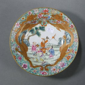 A RARE AND EXQUISITE IMPERIAL 'WUCAI' AND GILT-DECORATED DISHMARK AND PERIOD OF QIANLONG (1736-1795)