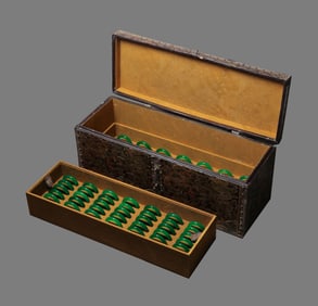 A RARE AND MONUMENTAL GILT-LACQUER 'DRAGON' JEWELRY CASKETQING DYNASTY (1644–1911)