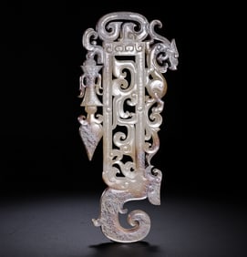A RARE AND DYNAMIC WHITE JADE RECTANGULAR 'DRAGON' RITUAL PLAQUE,BIWARRING STATES PERIOD (475-221