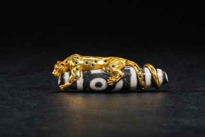 A RARE AND MAGNIFICENT 'PURE' CINNABAR-DOTTED DZI BEAD WITH LATER GOLD MOUNTSTHE BEAD: ANCIENT; THE