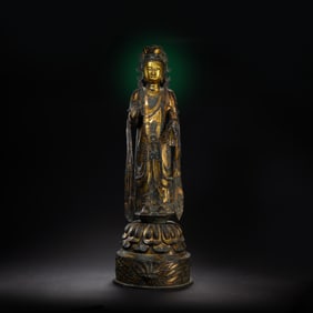 A MAGNIFICENT AND RARE GILT-BRONZE FIGURE OF A STANDING GUANYINDALI KINGDOM (937–1253 AD)