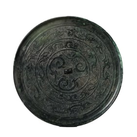 RARE BRONZE 'FEATHER-AND-GEOMETRY' PATTERN MIRRORWARRING STATES PERIOD (C. 5TH – 3RD CENTURY BC)