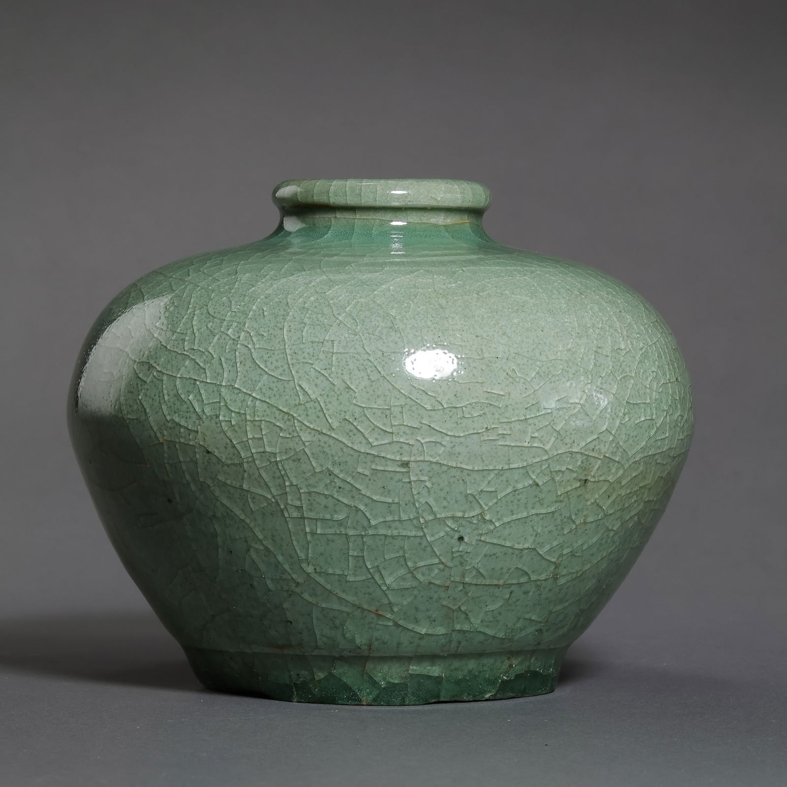 A RARE AND CHARMING LONGQUAN CELADON 'DULU' VASESONG DYNASTY (960–1279) (1 of 8)