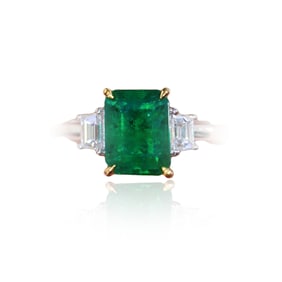 CGRL 18KGOLD AND DIAMOND RING SET WITH NATURAL EMERALD