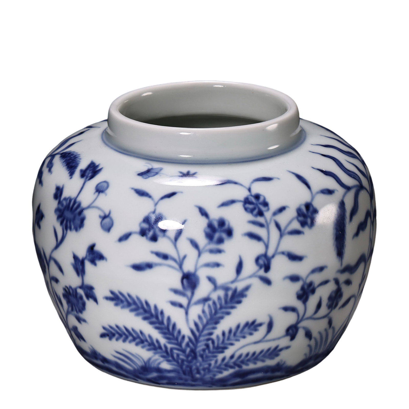 A Fine Blue and White Floral Porcelain Jar, Chenghua Period, Ming Dynasty (1465–1487): Dimensions: Height: 10 cm (3.94 in); Mouth Diameter: 7.2 cm (2.83 in); 15th CenturyCondition & Provenance: Overall in very good condition. The vessel is finely potted with a luminous white glaze and w