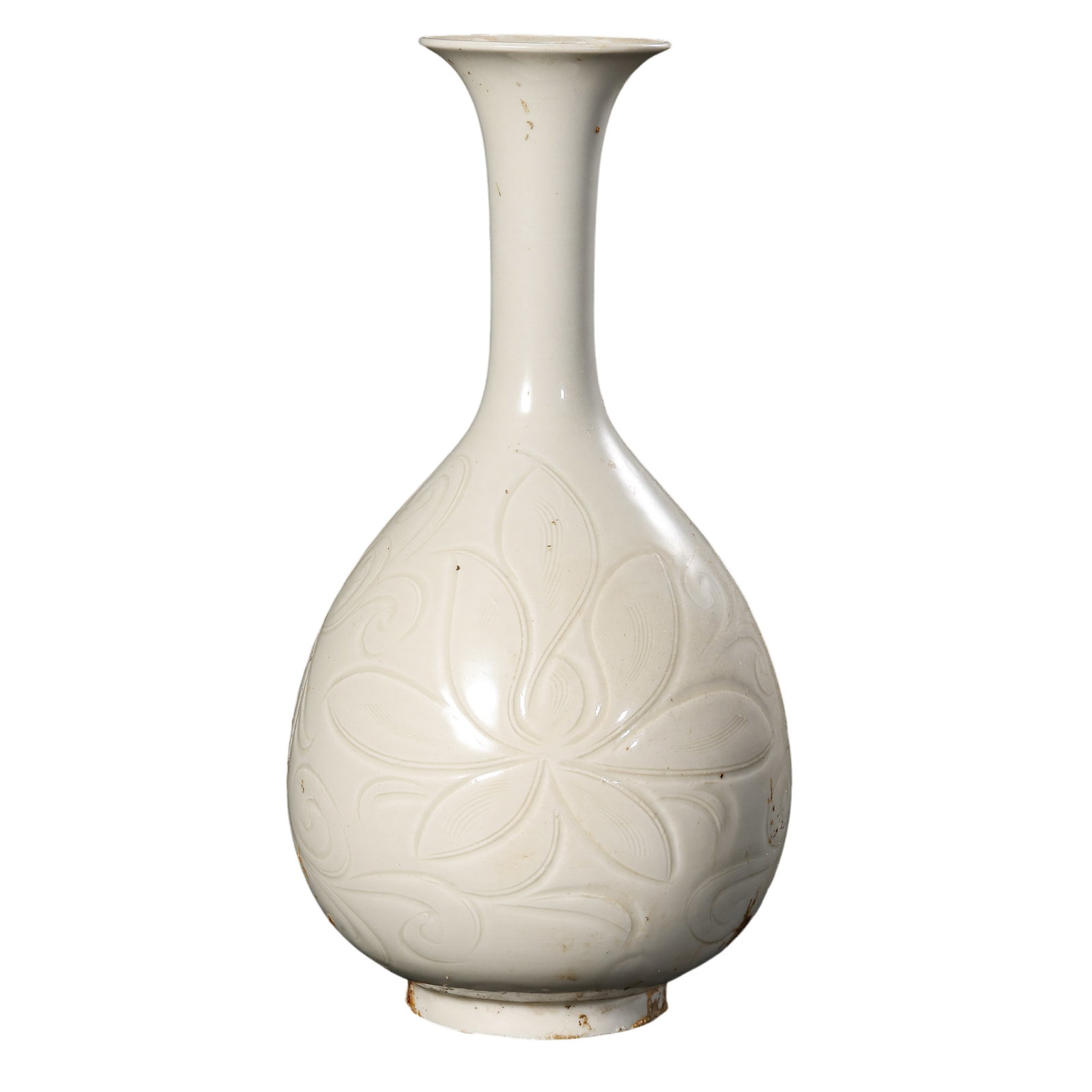 Northern Song Dynasty Ding Ware White Porcelain Yuhuchun Vase with Floral Carved Decoration: Dimensions: 10th–12th Century · Northern Song Dynasty; Height: 25.5 cm (10.04 in), Approx. 0.84 ftCondition & Provenance: Finely crafted with a refined white porcelain body and a smooth, luminous D