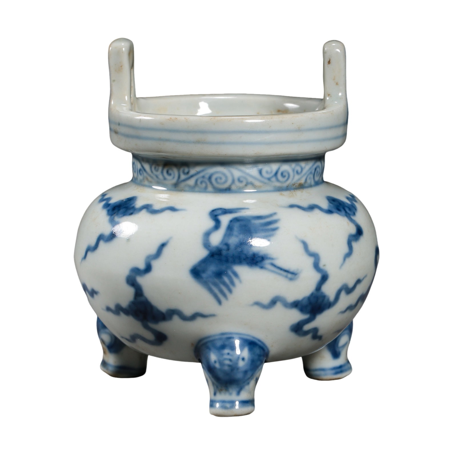 A Chenghua Period Blue and White Double-Handled Tripod Censer (Ming Dynasty, Chenghua Reign,: Dimensions: Height 10 cm (approximately 3.9 inches, approximately 0.33 feet), Mouth Diameter 8.5 cm (approximately 3.3 inches, approximately 0.28 feet), Ming Dynasty 15th Century PorcelainCondition & 
