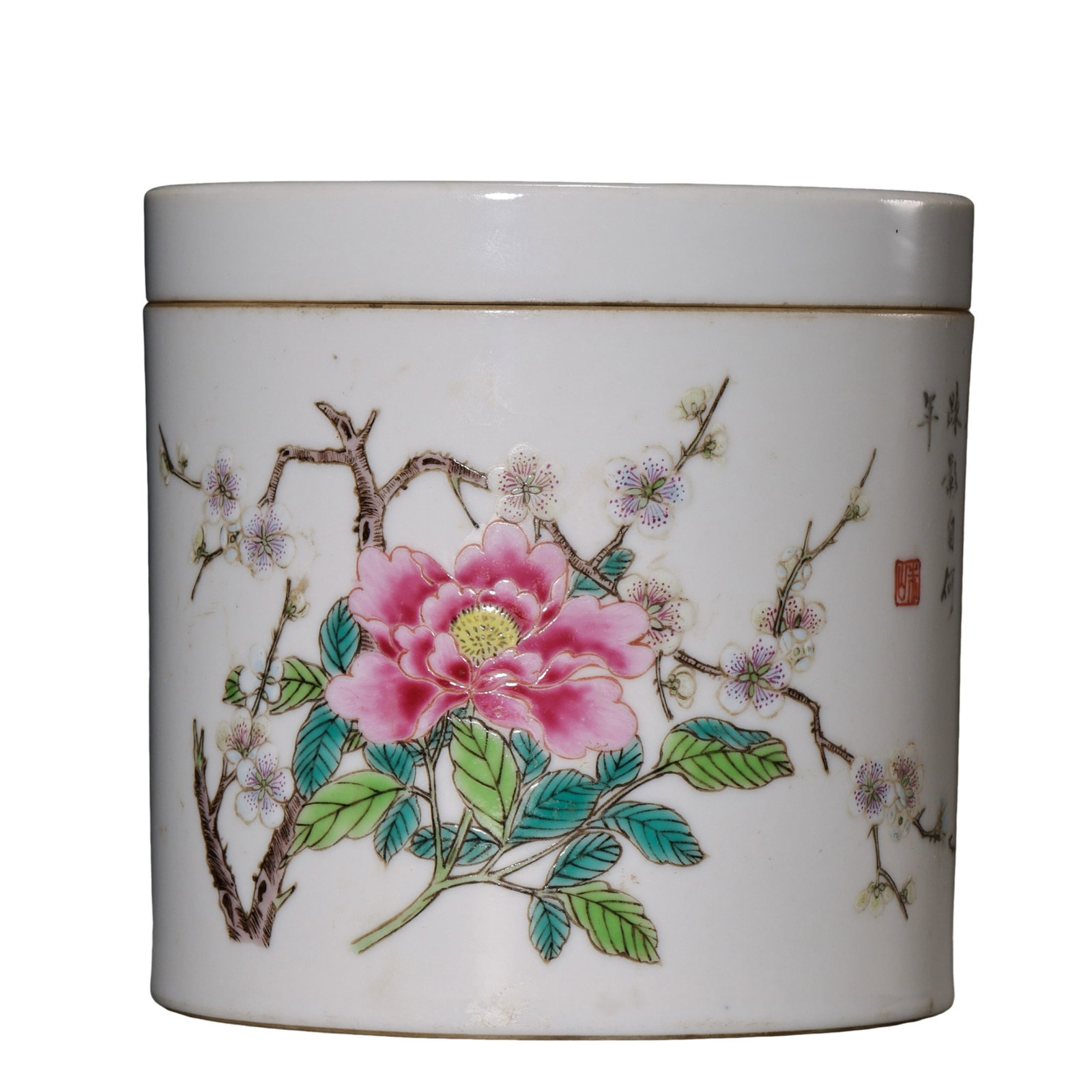 Chenghua Period, Ming Dynasty (1465–1487) Famille Rose Floral Covered Jar: Dimensions: Height 10 cm (approximately 3.9 in, 0.33 ft); Mouth diameter 10.5 cm (approximately 4.1 in, 0.34 ft); 15th century, Ming Dynasty, Chenghua PeriodCondition and Provenance: Good overall cond