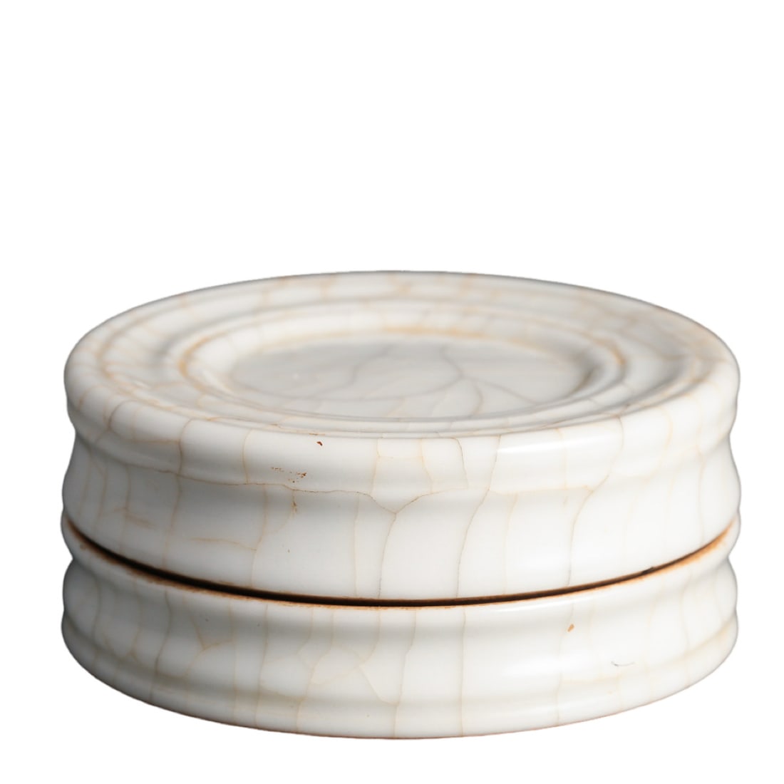 Qing Dynasty, Qianlong Period (18th Century) Imitation Guan-Type Glazed Round Covered Box: Dimensions: 6 cm in diameter, 2.8 cm in height (18th century Qing Dynasty); approximately 2.36 in diameter, 1.10 in highCondition and Provenance: Good overall condition with attractive natural crazing
