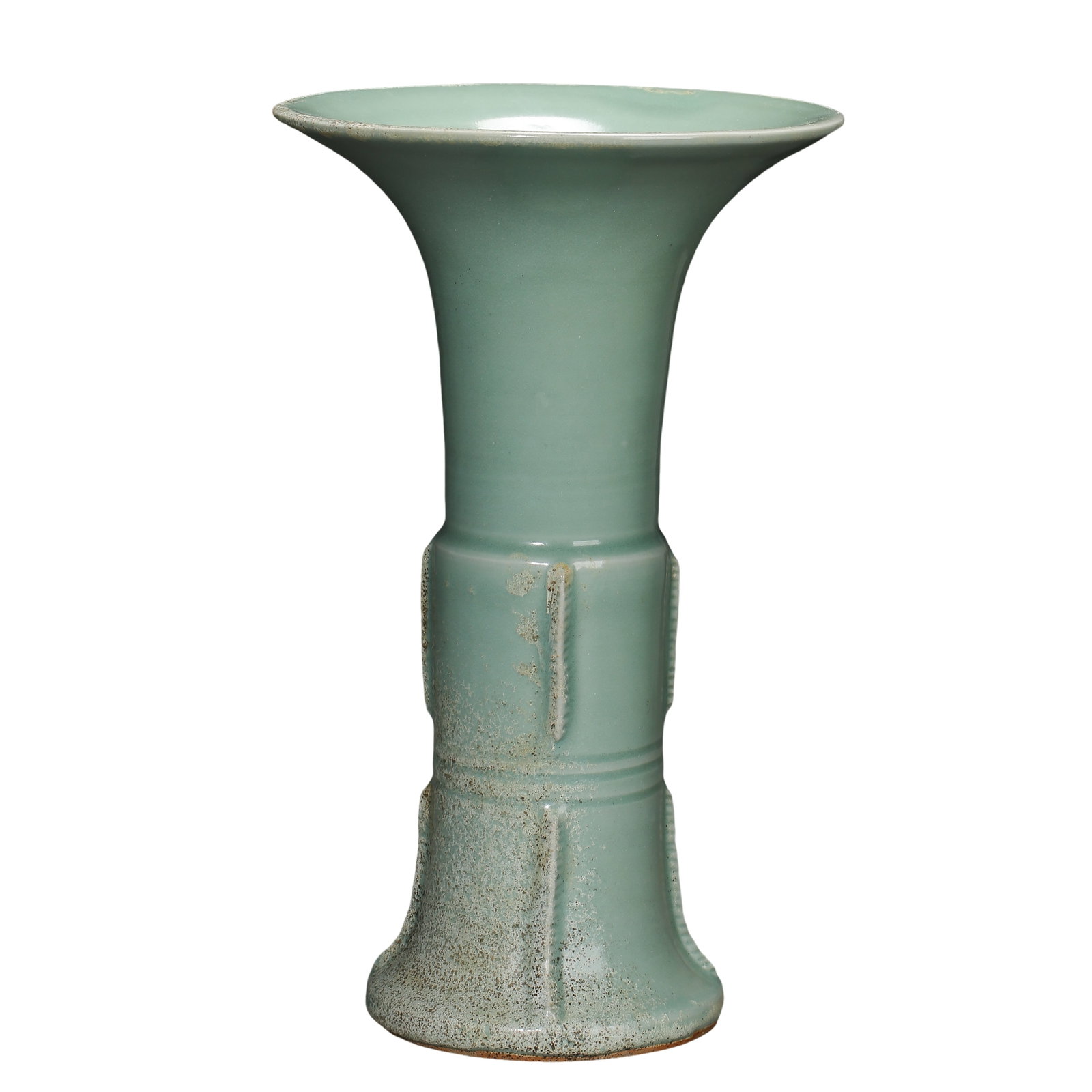 Southern Song Dynasty Longquan Celadon Flower Vase (12th–13th Century): Dimensions: Height 33.5 cm, Mouth Diameter 20.5 cm (approximately Height 13.2 in, Mouth Diameter 8.1 in); 12th–13th CenturyCondition & Provenance: Overall in good condition, with a well-preserved bo