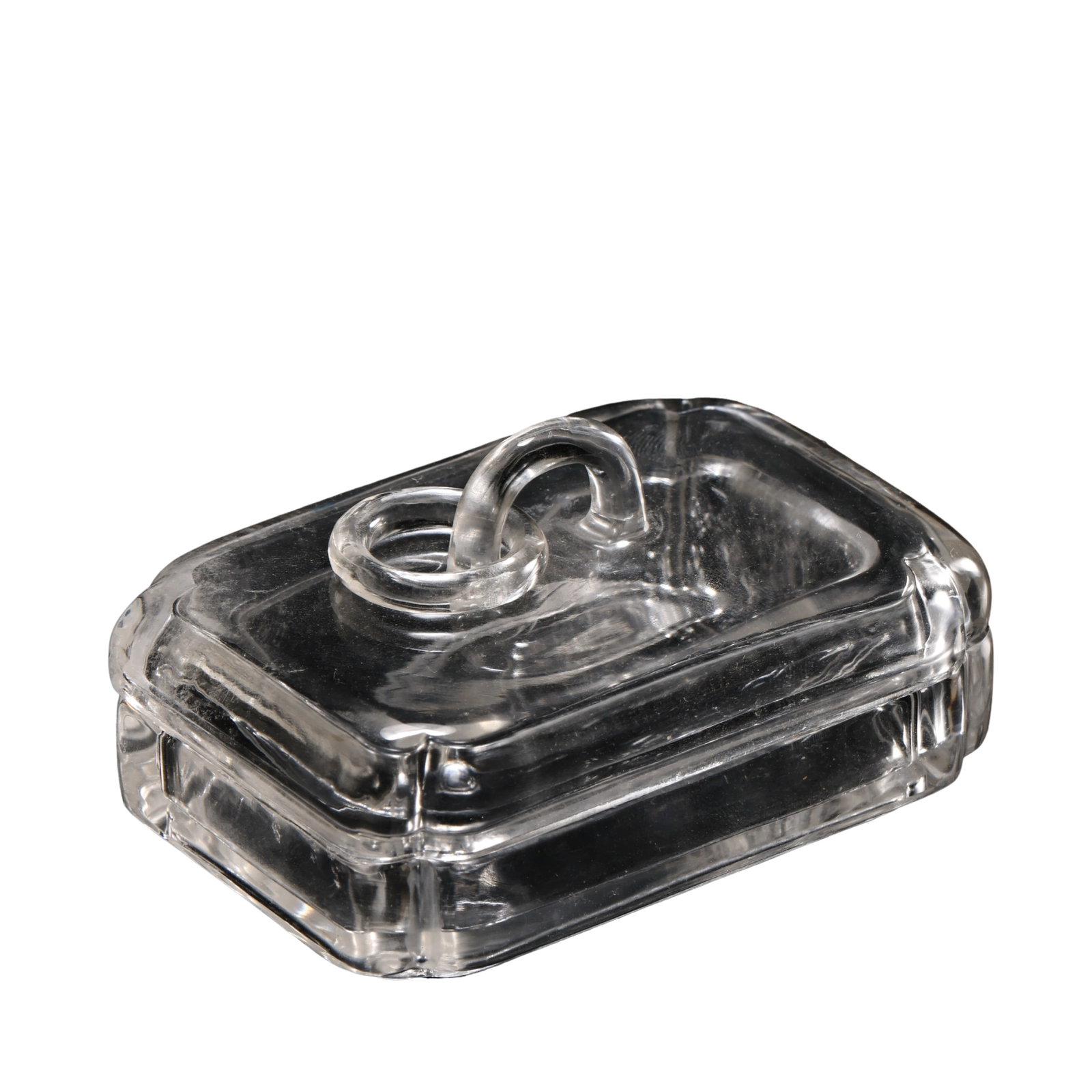 Qing Dynasty Clear Rock Crystal Covered Box (18th–19th Century): Dimensions & Weight: Length 9 cm (3.54 in, 0.30 ft), width 5 cm (1.97 in, 0.16 ft); weight 193 g (6.80 oz, 0.43 lb)Condition & Provenance: The box remains in good condition with a highly transparent r