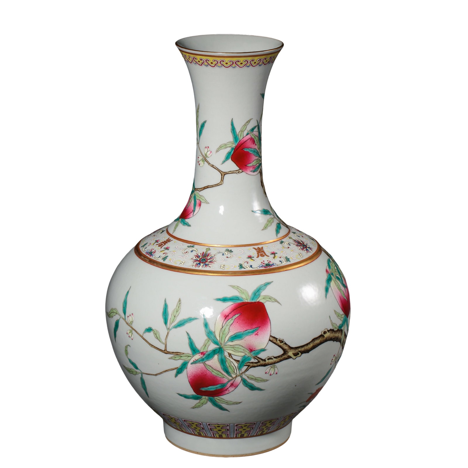 A Guangxu Period Famille Rose “Longevity Peach?? Tianqiu Form Vase, Qing Dynasty, Guangxu Reign: Dimensions: Height: 42 cm (approx. 16.54 in, approx. 1.38 ft); Mouth Diameter: 10.6 cm (approx. 4.17 in, approx. 0.35 ft); 19th-century Qing Dynasty porcelainCondition & Provenance: Good overall condi