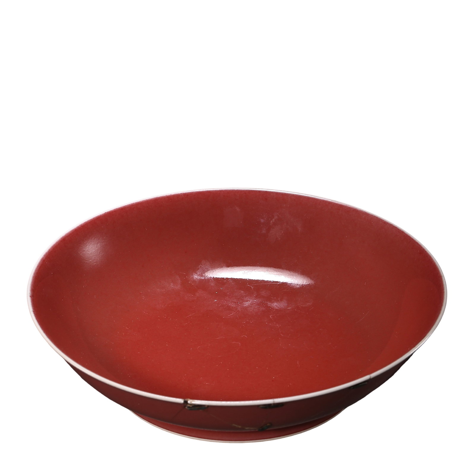 Xuantong Period, Qing Dynasty (1909–1911, Early 20th Century) Langyao Red Glazed Dish: Dimensions: Diameter 19 cm (7.5 in / 0.62 ft), Height 4 cm (1.6 in / 0.13 ft), Qing Dynasty Xuantong Period, Early 20th CenturyCondition & Provenance: The dish is in good overall condition, featuring 