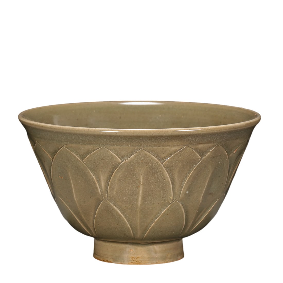 Northern Song Dynasty Yaozhou Kiln Celadon Bowl with Carved Lotus Petal Decoration (960–1127): Dimensions & Weight: Diameter 13 cm (5.1 in / 0.43 ft), height 8 cm (3.1 in / 0.26 ft), Northern Song Dynasty period (11th–12th century)Condition & Provenance: The bowl is preserved in good overall 