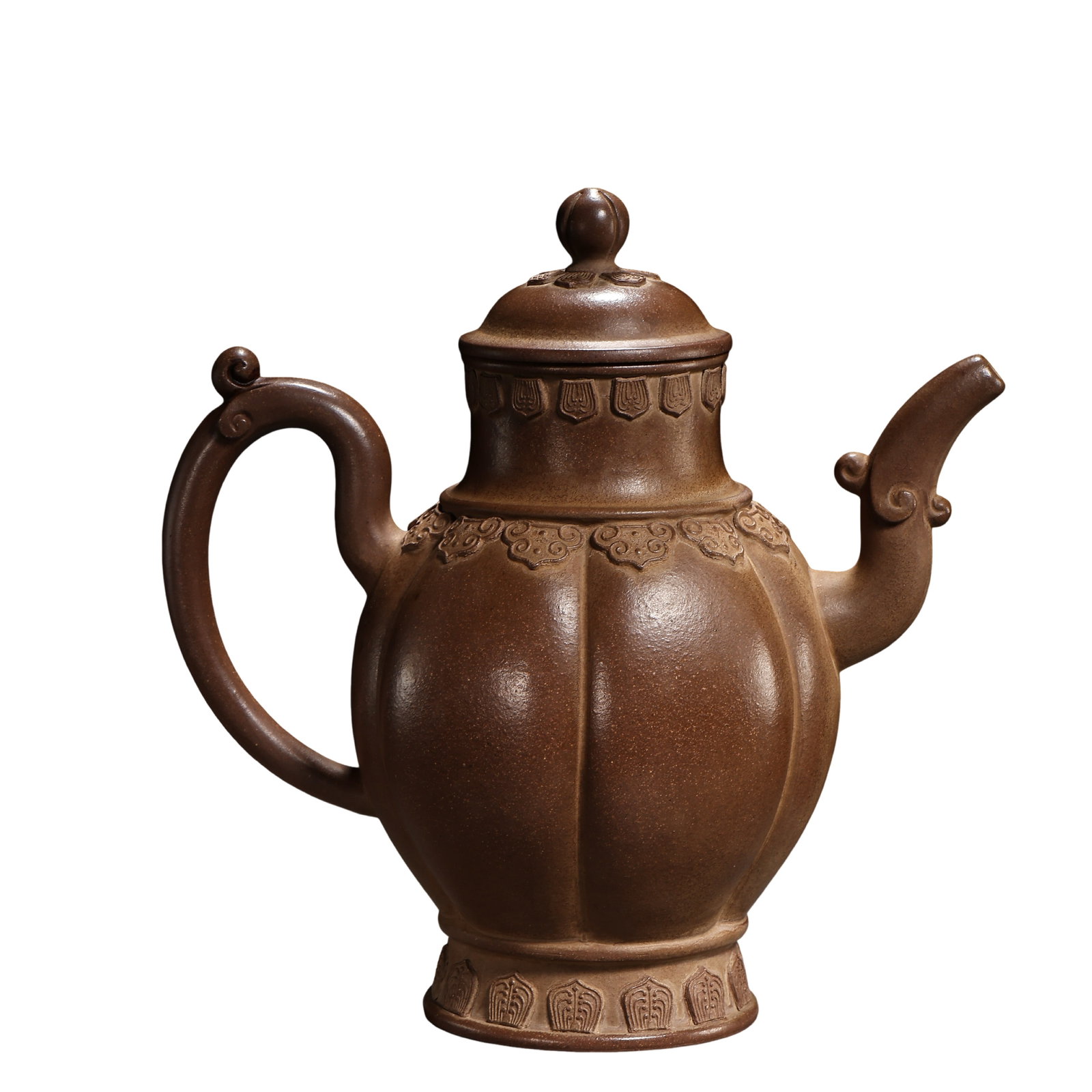 Qing Dynasty Zisha Teapot in Classical Ribbed Form by a Master Artisan (18th Century): Dimensions: Height 18 cm (7.1 in, approx. 0.59 ft); Width 18 cm (7.1 in, approx. 0.59 ft)Condition and Provenance: Good overall condition with a well-preserved purple clay body and a naturally develop