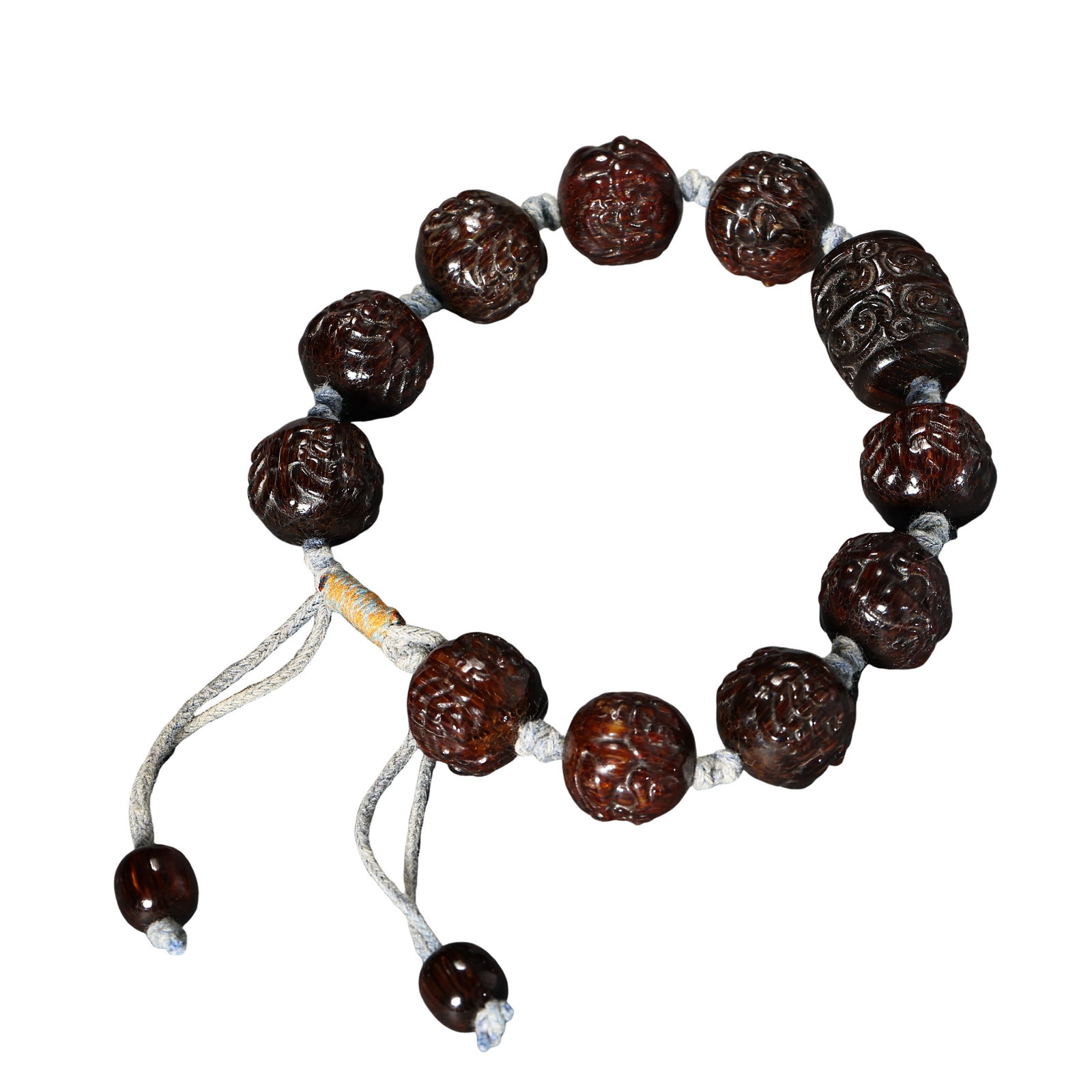 Qing Dynasty Carved Horn Bead Bracelet with Decorative Motifs (18th–19th Century): Dimensions & Weight: Individual bead diameter approximately 1.9 cm (0.75 in / 0.06 ft), total weight 36 g; 18th–19th centuryCondition & Provenance: The bracelet is in good overall condition with a c