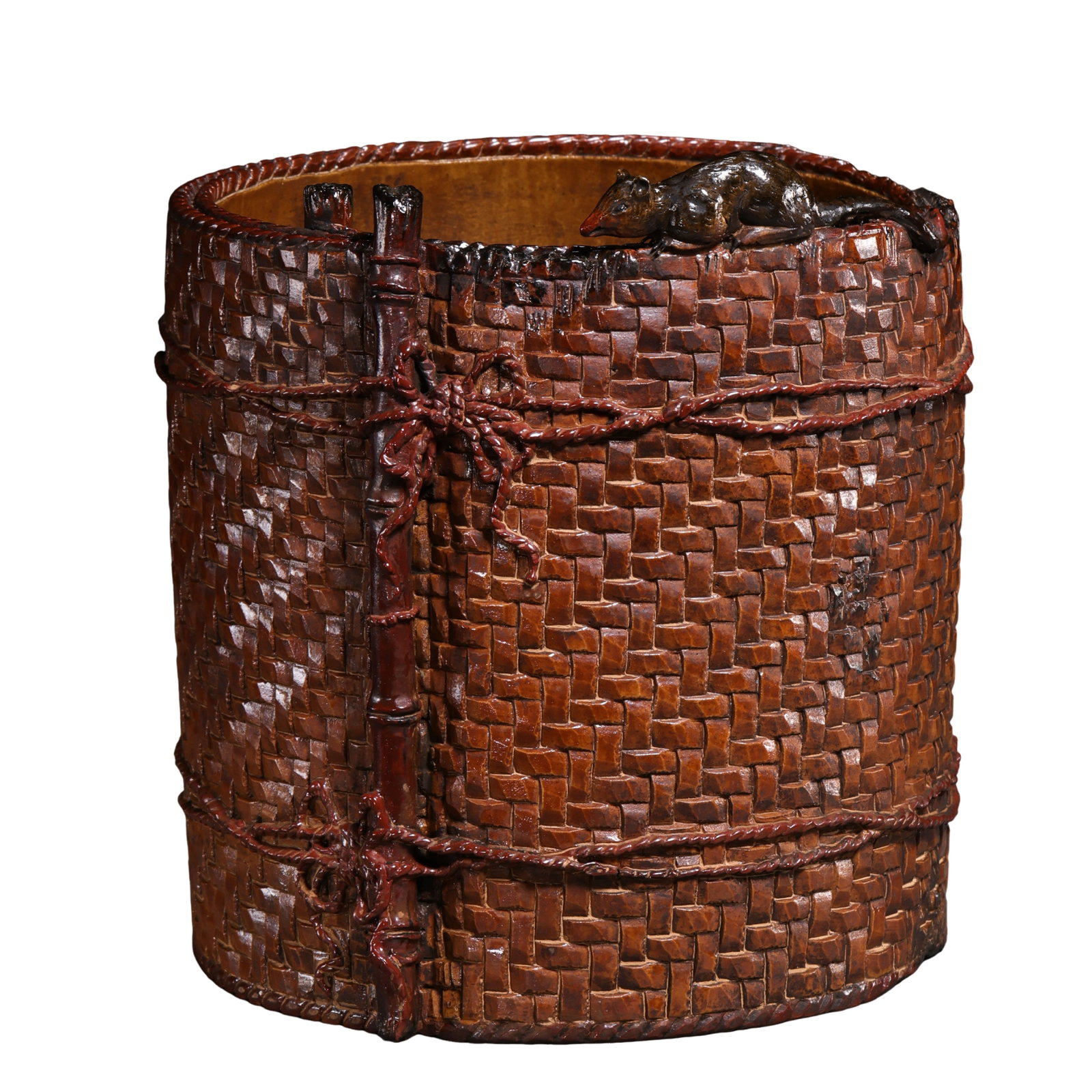 Qing Dynasty, Qianlong Period (1736–1795), Trompe-l’Oeil Porcelain Brush Pot Imitating a Woven: Dimensions: Height 16 cm (6.30 in / 0.52 ft); Mouth Diameter 14.5 cm (5.71 in / 0.48 ft); 18th CenturyCondition & Provenance: Overall in good condition, with the principal structure intact and the mol
