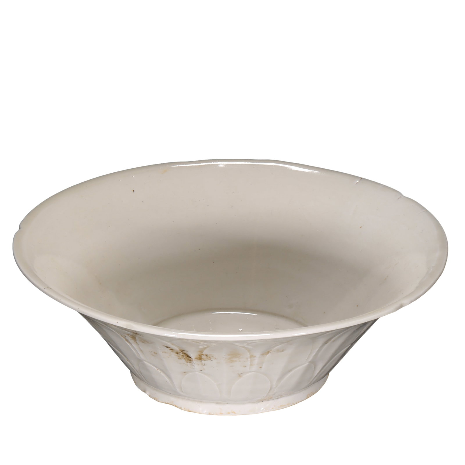 A Large Ding Kiln White Glazed Bowl with Carved Lotus Petal Decoration and Lobed Rim, Song Dynasty: Dimensions: Height 6.5 cm (approximately 2.6 in, 0.21 ft); Width 19.5 cm (approximately 7.7 in, 0.64 ft)Condition and Provenance: Good overall condition. The form remains intact, with a naturally aged
