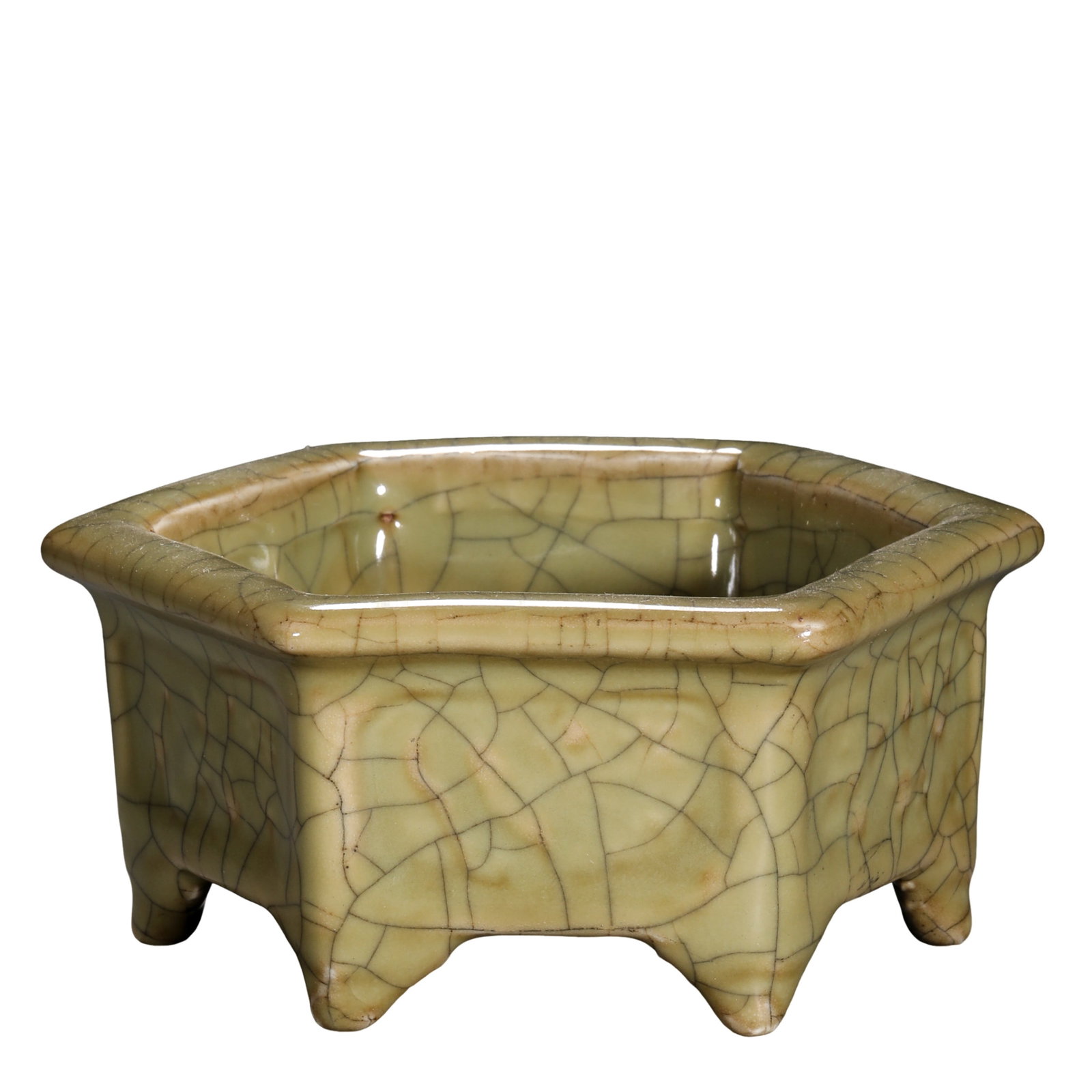Qing Dynasty Ge-Type Glazed Hexagonal Five-Foot Washer (18th Century): Dimensions: Height approximately 6 cm, width approximately 13 cm (Height 2.36 in, width 5.12 in; Height 0.20 ft, width 0.43 ft); 18th CenturyCondition & Provenance: The piece is well preserved with a 