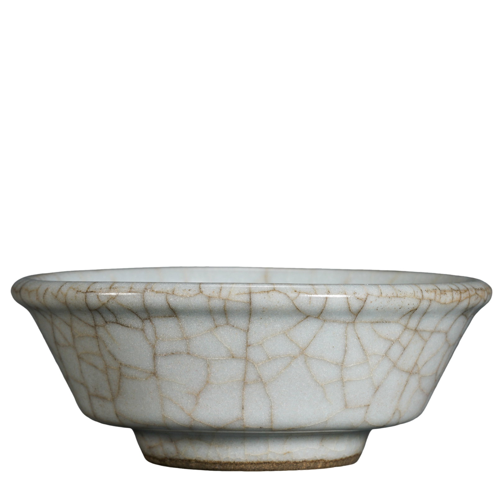 Ge-Type Crackle-Glazed Shallow Washer (Ge Kiln Style Scholar’s Object), Qing Dynasty (18th (1 of 10)