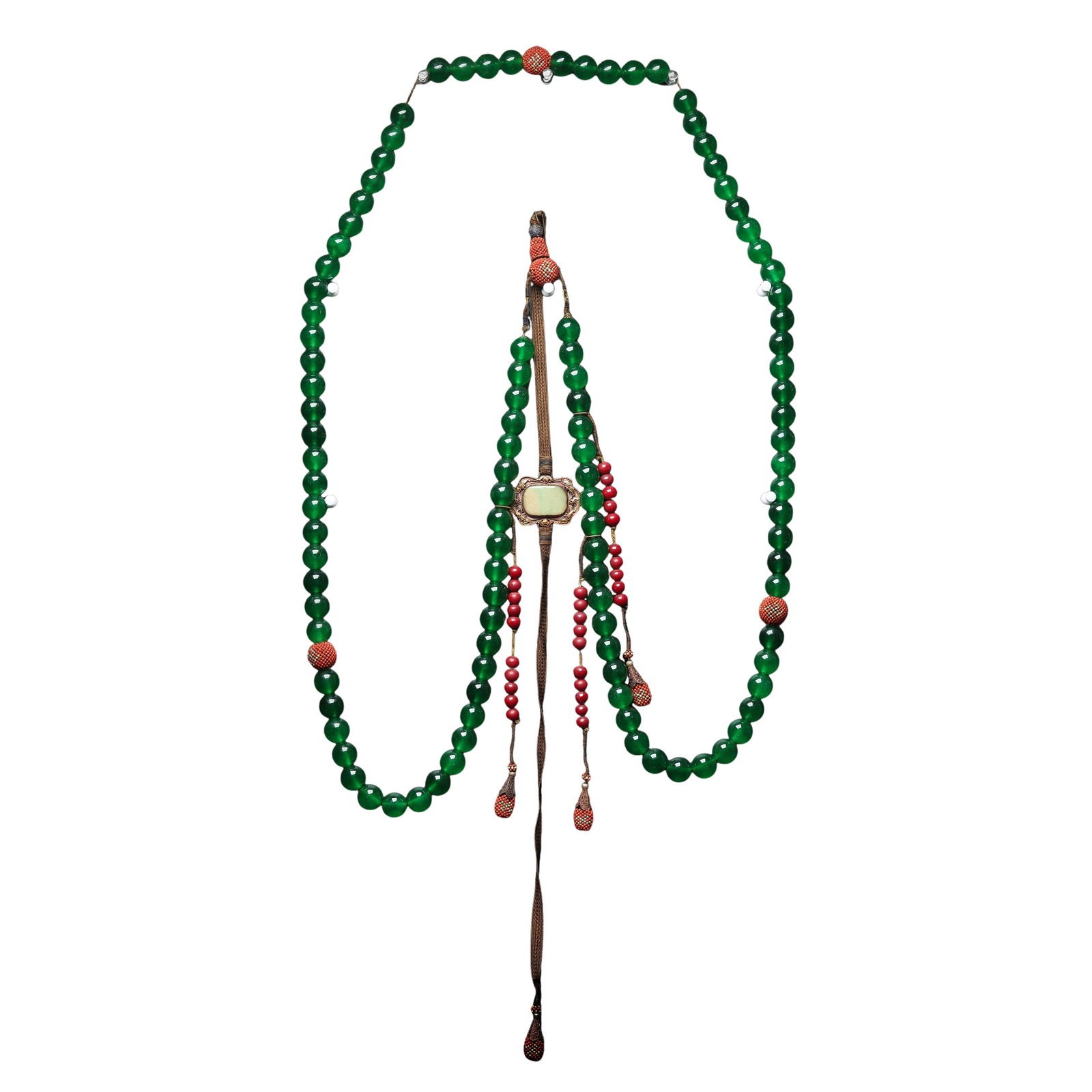 Ancient Hetian Jade Animal Head Multi-Gem Pendant Necklace, Shang-Zhou Dynasty: Measurements: Total weight 760g, main jade plaque height 7.5cm (2.95 inches), top jade beast ornament length 2.4cm (0.94 inches), main agate tube beads length 2.8cm (1.10 inches), flat agate disc bead