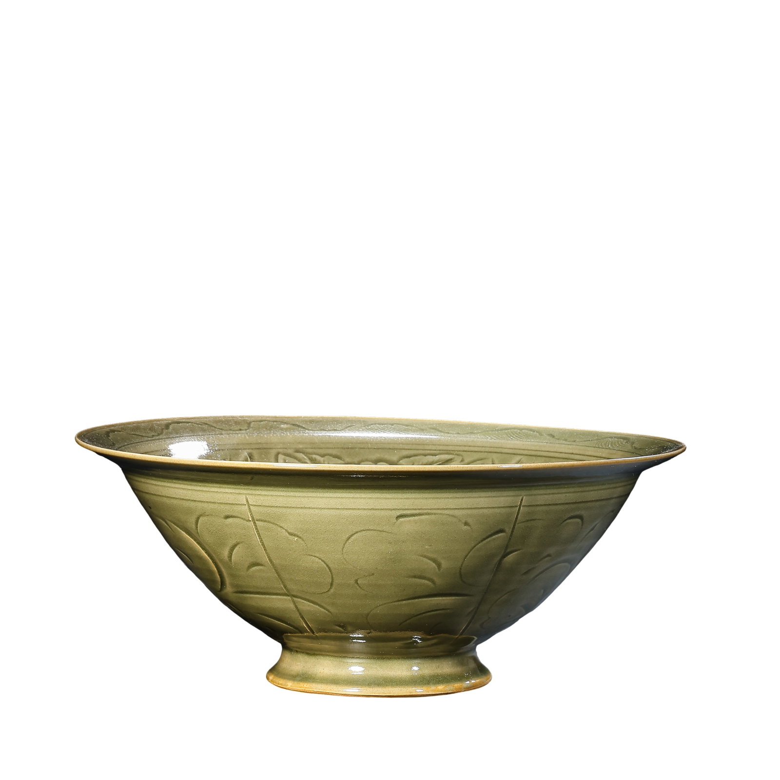 Northern Song Dynasty Yaozhou Kiln Celadon Carved Floral Large Bowl with Folded Rim (11th–12th: Dimensions: Approx. 32.2 cm in diameter and 13.2 cm in height (approx. 12.7 in diameter and 5.2 in height; approx. 1.06 ft diameter and 0.43 ft height), Northern Song Dynasty (11th–12th Century)?Con