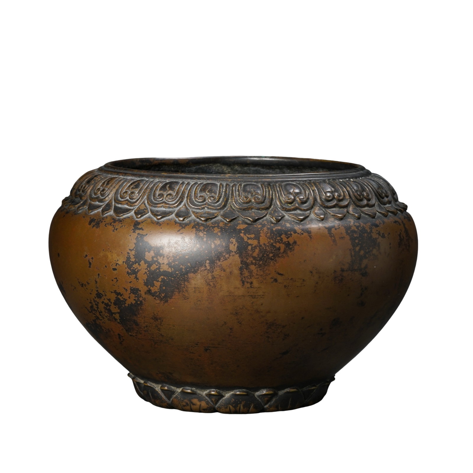 Xuande Period Bronze Censer with Lotus Petal Decoration and “Da Ming Xuande Nian Zhi?? Mark: Dimensions: H. 11 cm (4.3 in); W. 16.5 cm (6.5 in); Weight 1960 g; Ming Dynasty, Xuande Period, 15th century?Condition & Provenance: The censer is preserved in good overall condition with a solid and 