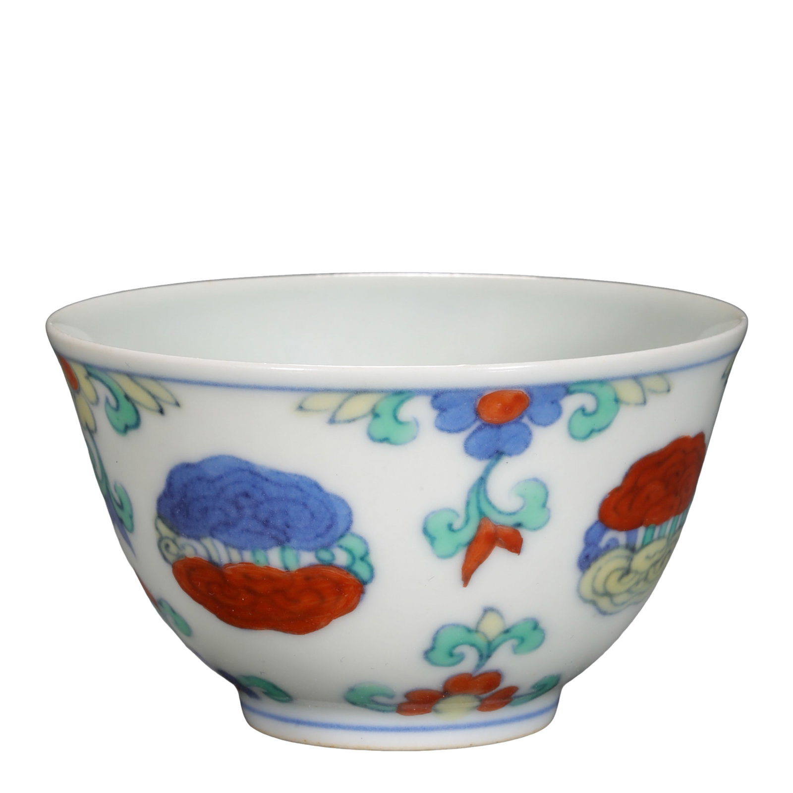 Qing Dynasty Qianlong Period Chenghua-Style Doucai Lingzhi Floral Cup (18th Century) (1 of 7)