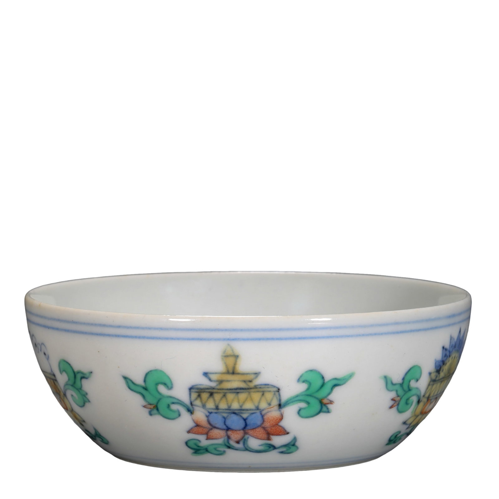 Qianlong Period, Qing Dynasty (18th Century) Chenghua-Style Doucai Stemless Brush Washer with Lotus: Dimensions and Weight: Approx. D. 8 cm (3.15 in), H. 3 cm (1.18 in); 18th Century?Condition and Provenance: The piece is well preserved with a finely crafted porcelain body and a smooth, lustrous glaz