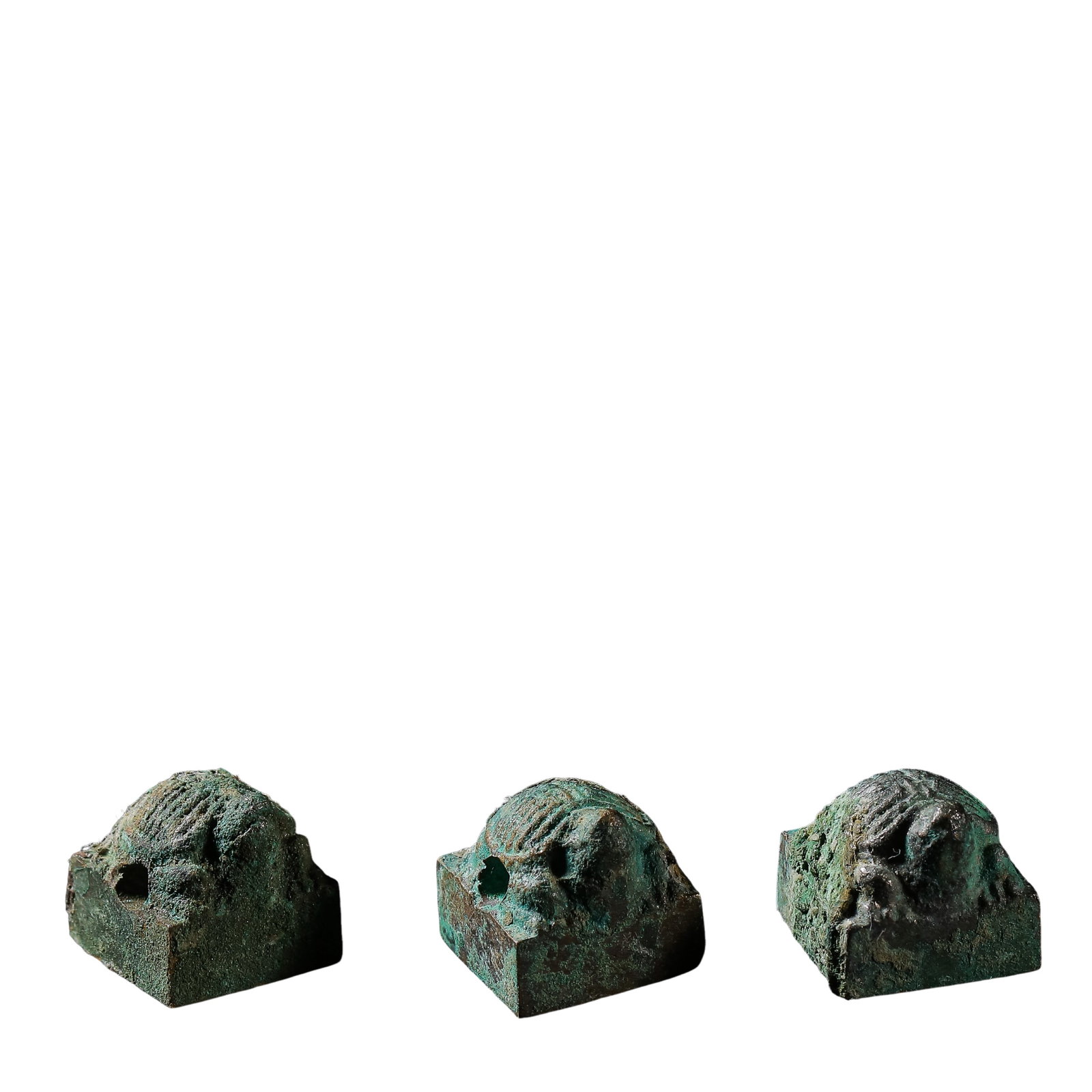 Three Han Dynasty Bronze Turtle-Form Private Seals, 206 BCE–220 CE: Dimensions & Weight: Height approximately 1.1 cm / 0.43 inch; seal base approximately 1.2 cm / 0.47 inch; total weight approximately 25 g. The compact scale and refined proportions reflect the classic