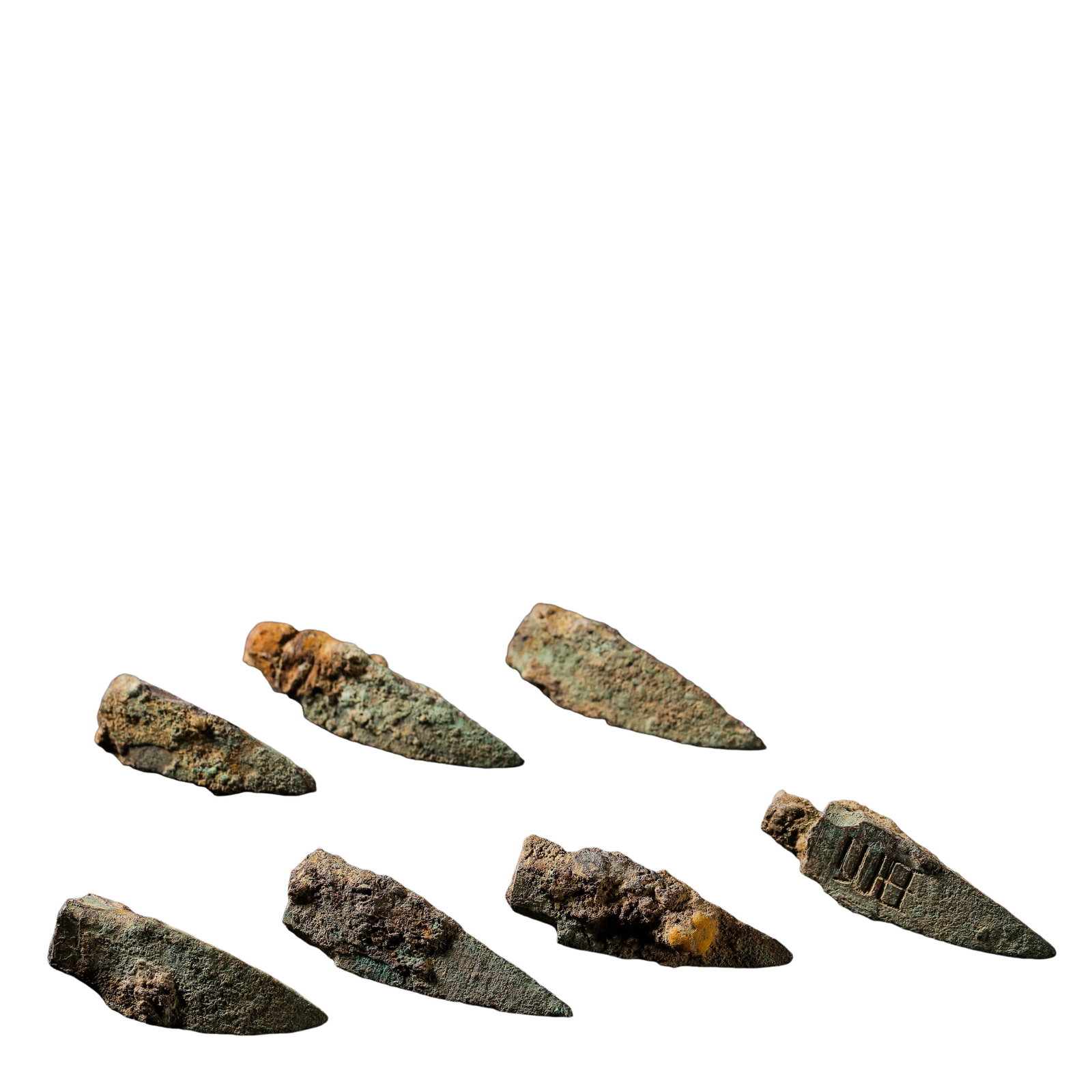 Seven Pre-Qin Bronze Inscribed Arrowheads, 5th–3rd Century BCE: Dimensions & Weight: Each arrowhead measures approximately 3.5 cm / 1.38 inch in length; total weight approximately 53 g. The seven pieces are preserved as a complete group, representing the classic t