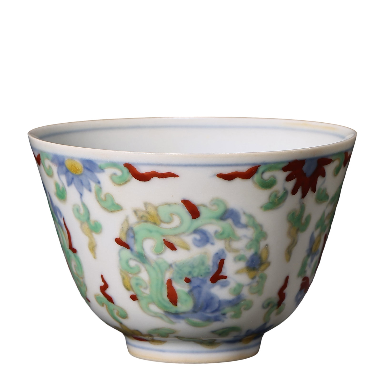 Ming Dynasty, Chenghua Period (1465–1487) Doucai Cup with Round Dragon Decoration and Chenghua: Dimensions: Ming Dynasty Chenghua Period, 15th century. Diameter: 7.2 cm (2.8 in); Height: 5.2 cm (2.0 in)?Condition & Provenance: The cup is in good overall condition with a finely potted body, smoot