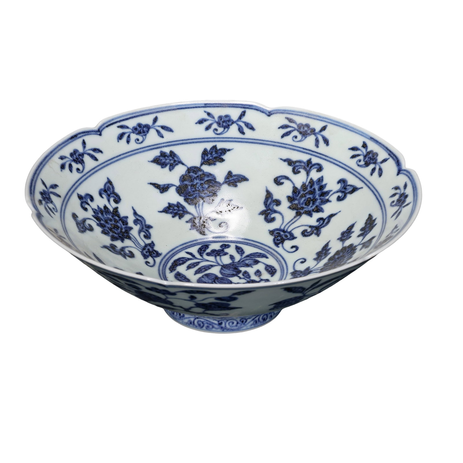 Ming Dynasty, Xuande Period (1426–1435) Blue and White Foliate-Rim Bowl Decorated with Floral and: Dimensions: Diameter 23 cm (9.06 in), Height 7.5 cm (2.95 in); 15th Century?Condition & Provenance: Preserved in excellent overall condition with a lustrous glaze, vibrant cobalt decoration, and a cle