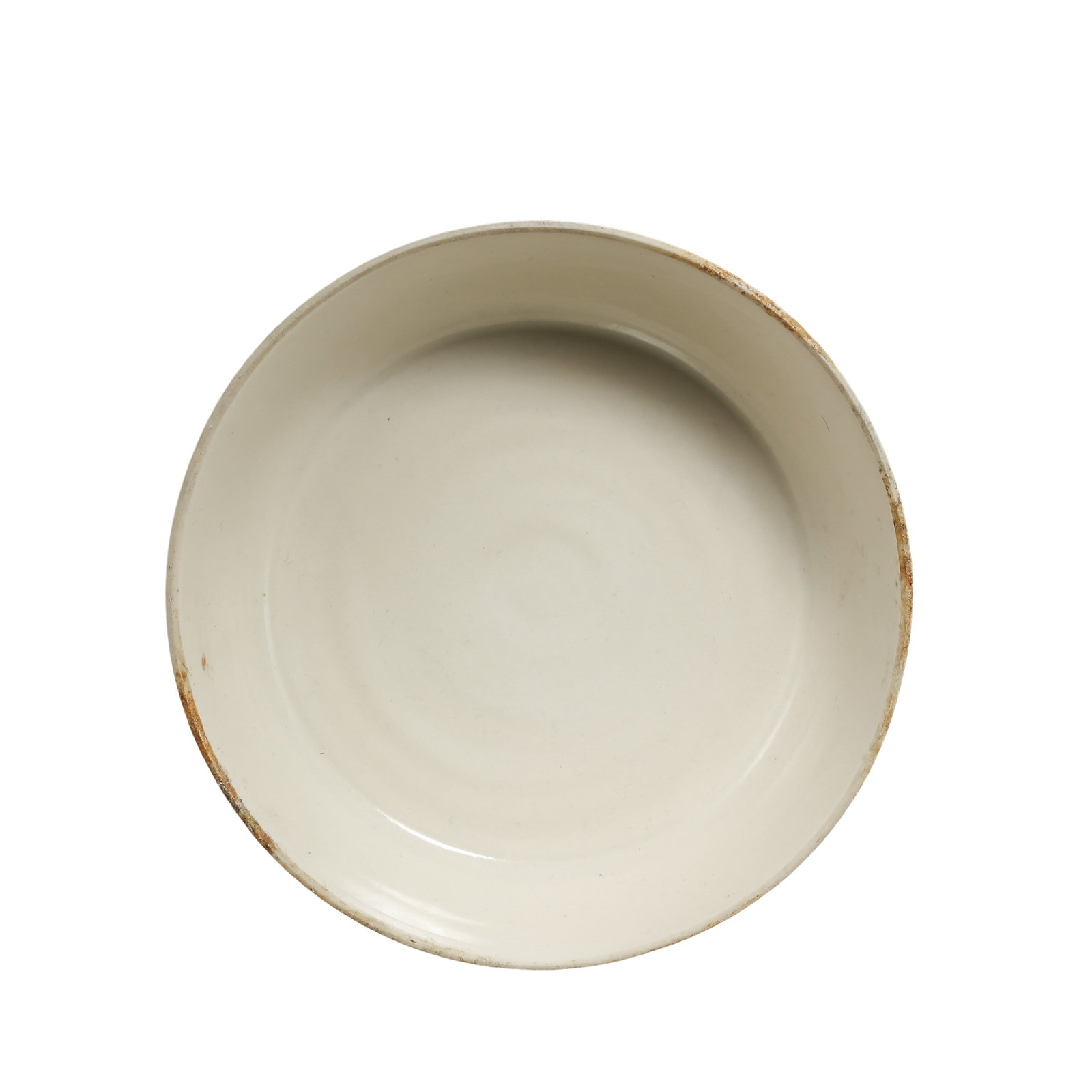 Northern Song Dynasty White-Glazed Carved Offering Reliquary Washer with Taiping Xingguo Inscription: Dimensions: Diameter 14.3 cm (5.63 in); Height 4 cm (1.57 in); Northern Song Dynasty, 10th century?Condition & Provenance: The vessel is preserved in excellent overall condition. The white glaze remai