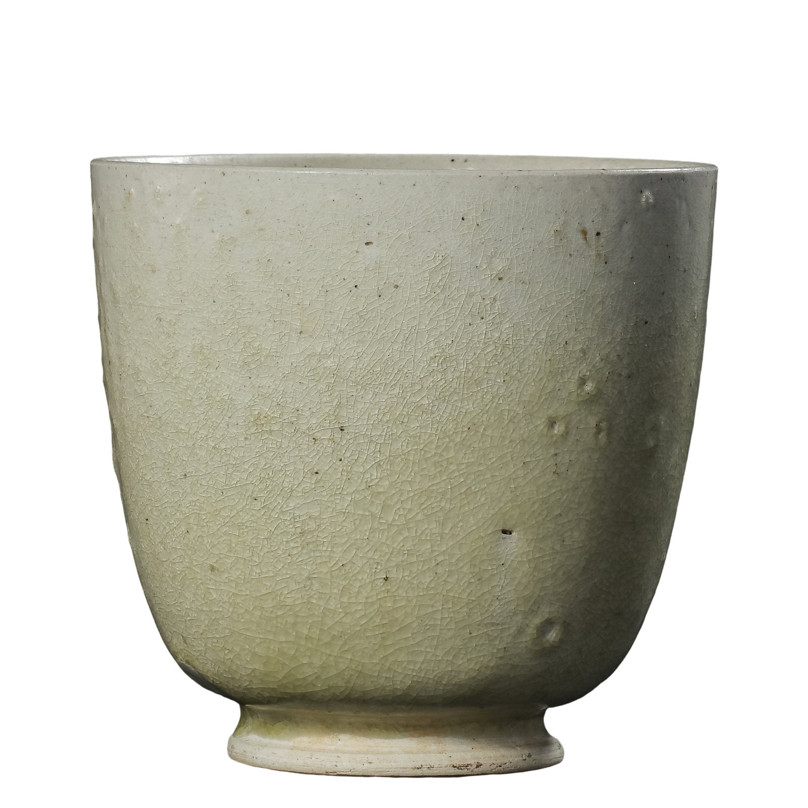 Sui Dynasty White-Glazed Deep-Bellied Cup (6th–7th Century): Dimensions: Mouth Diameter 12.5 cm (4.92 in), Height 12.5 cm (4.92 in)?Condition & Provenance: The piece is preserved in excellent condition. The surface displays a refined pale bluish-white glaze wit