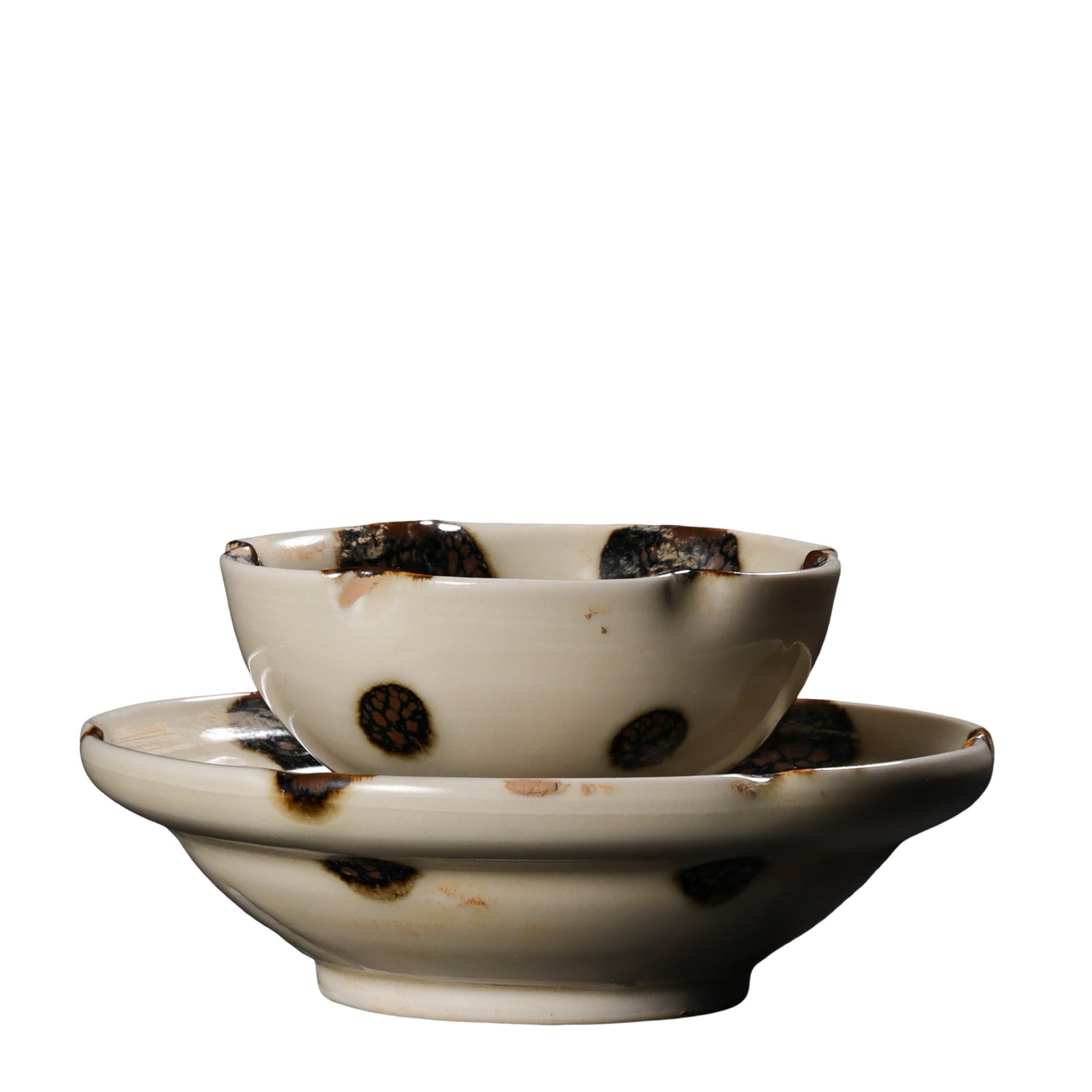 Southern Song Dynasty Jizhou Kiln White Glazed Brown Decorated Floral Tea Bowl and Stand Set: Dimensions: Southern Song Dynasty (12th–13th Century), Overall height 6cm (2.36in), Stand diameter 11cm (4.33in), approximately 0.20ft?Condition & Provenance: Very good condition with natural age-re