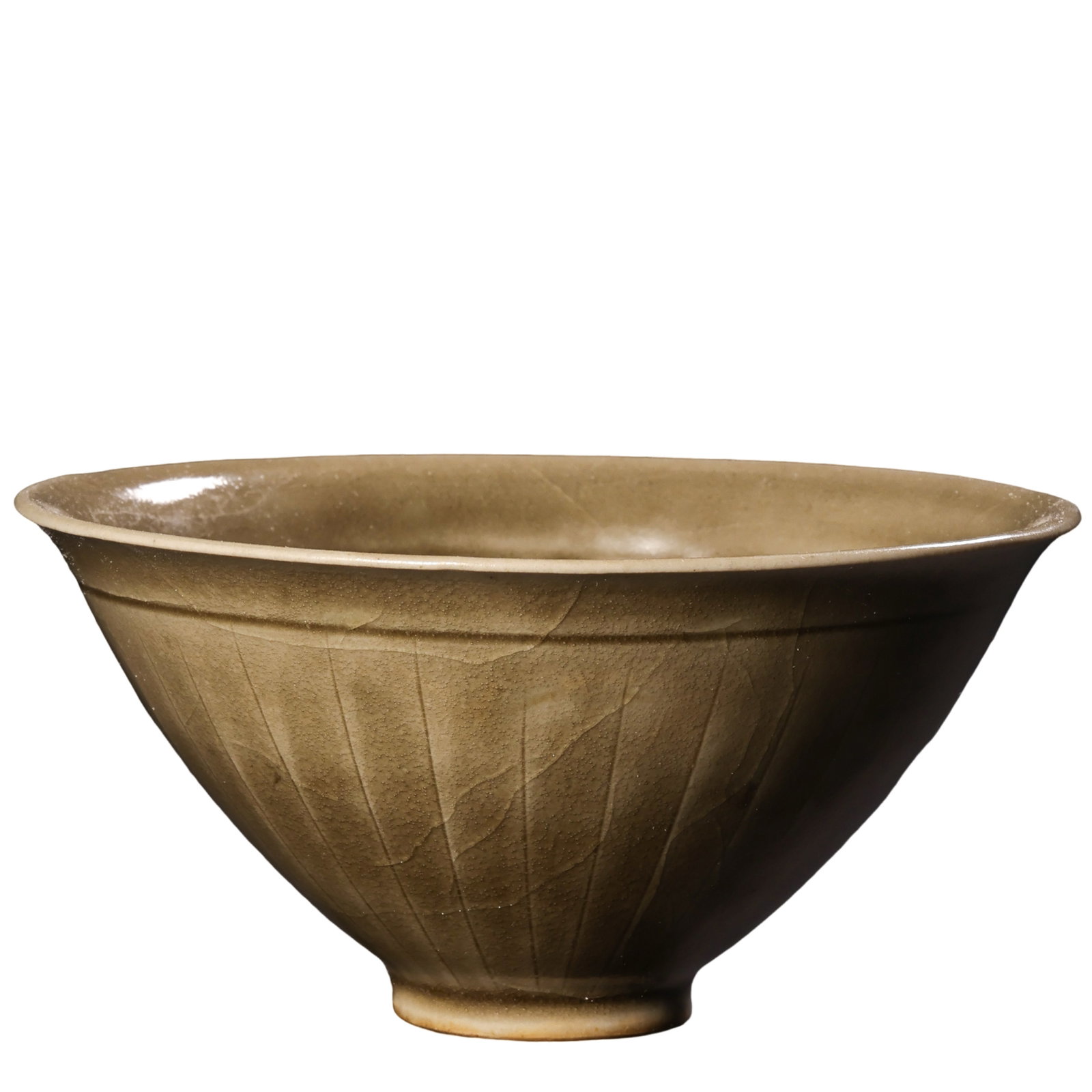 Northern Song Dynasty (11th century) Yaozhou Kiln Celadon Carved Mandarin Ducks and Lotus Pond: Dimensions: Northern Song Dynasty (11th century), Diameter 10.8 cm (4.3 in), Height 5.3 cm (2.1 in)?Condition & Provenance: The bowl is in good condition with a well-preserved form, smooth celadon gla