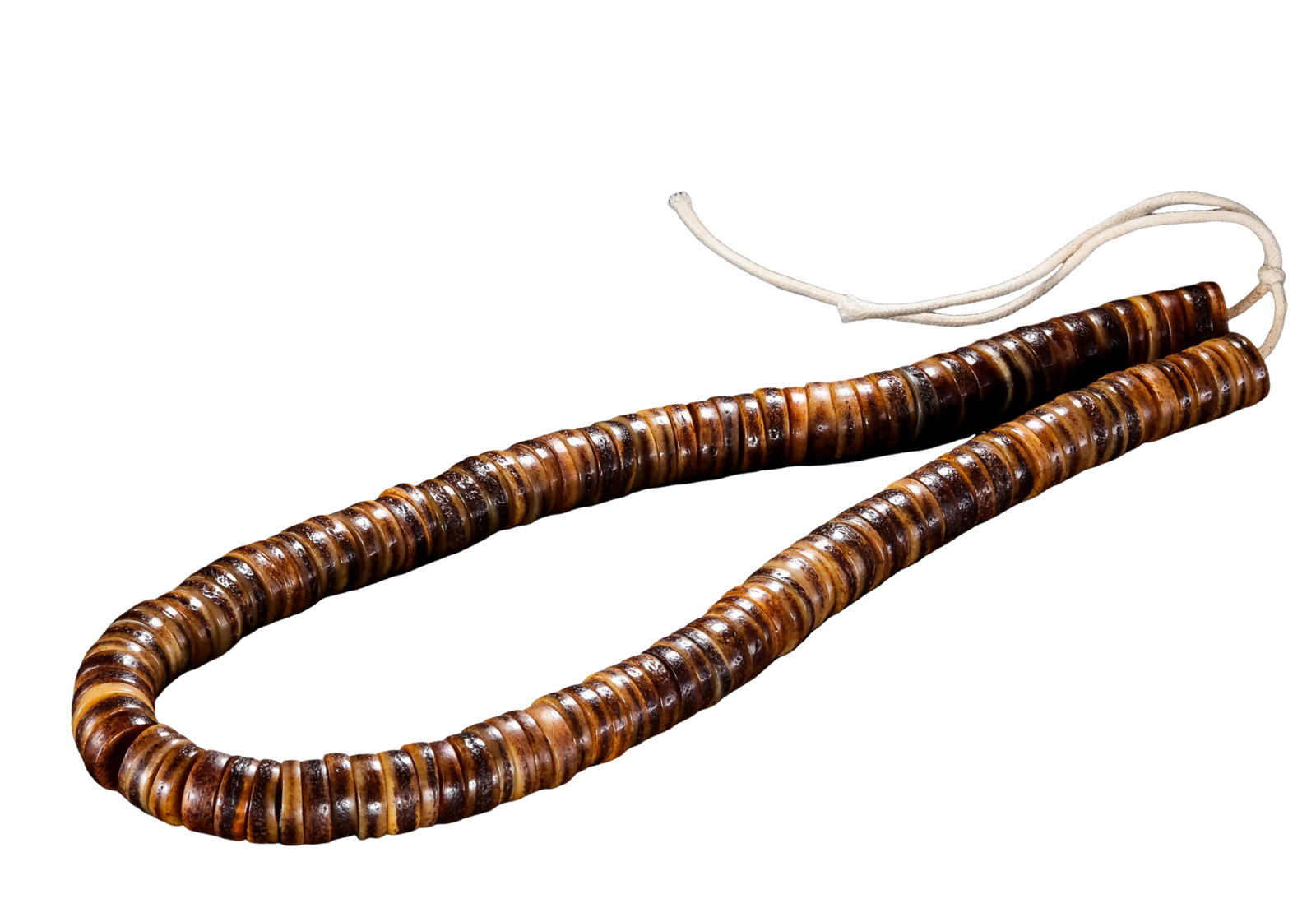 Tibetan Old Bone Bead Mala, Qing Dynasty to Early 20th Century (19th–Early 20th Century): Dimensions: Each bead diameter 1.8 cm (approx. 0.71 in); Weight: 251 g (approx. 8.85 oz)?Condition & Provenance: Overall well preserved with a complete sequence of original bone beads strung on the or