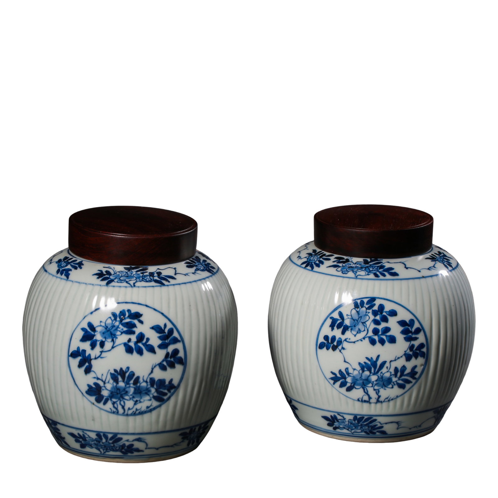 Pair of Qing Dynasty Blue and White Floral Covered Jars (18th Century): Dimensions: Height 18 cm, Mouth Diameter 10 cm (approximately 7.1 in. high, 3.9 in. mouth diameter; 18th-century Qing Dynasty porcelain)?Condition & Provenance: The pair is in good overall condition,