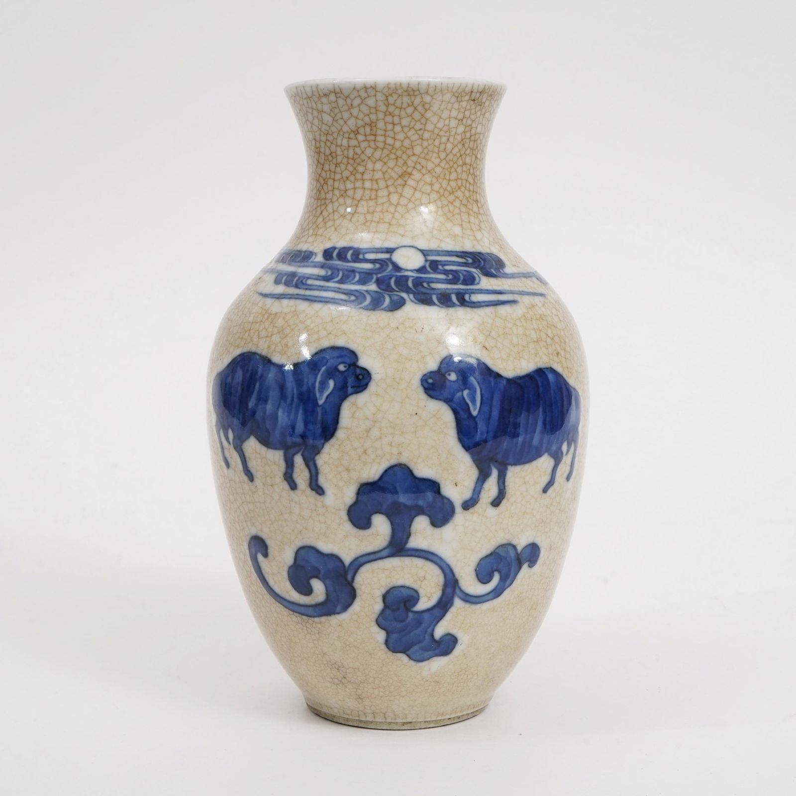 A yellow ge-glazed blue and white cow pattern vase (1 of 5)