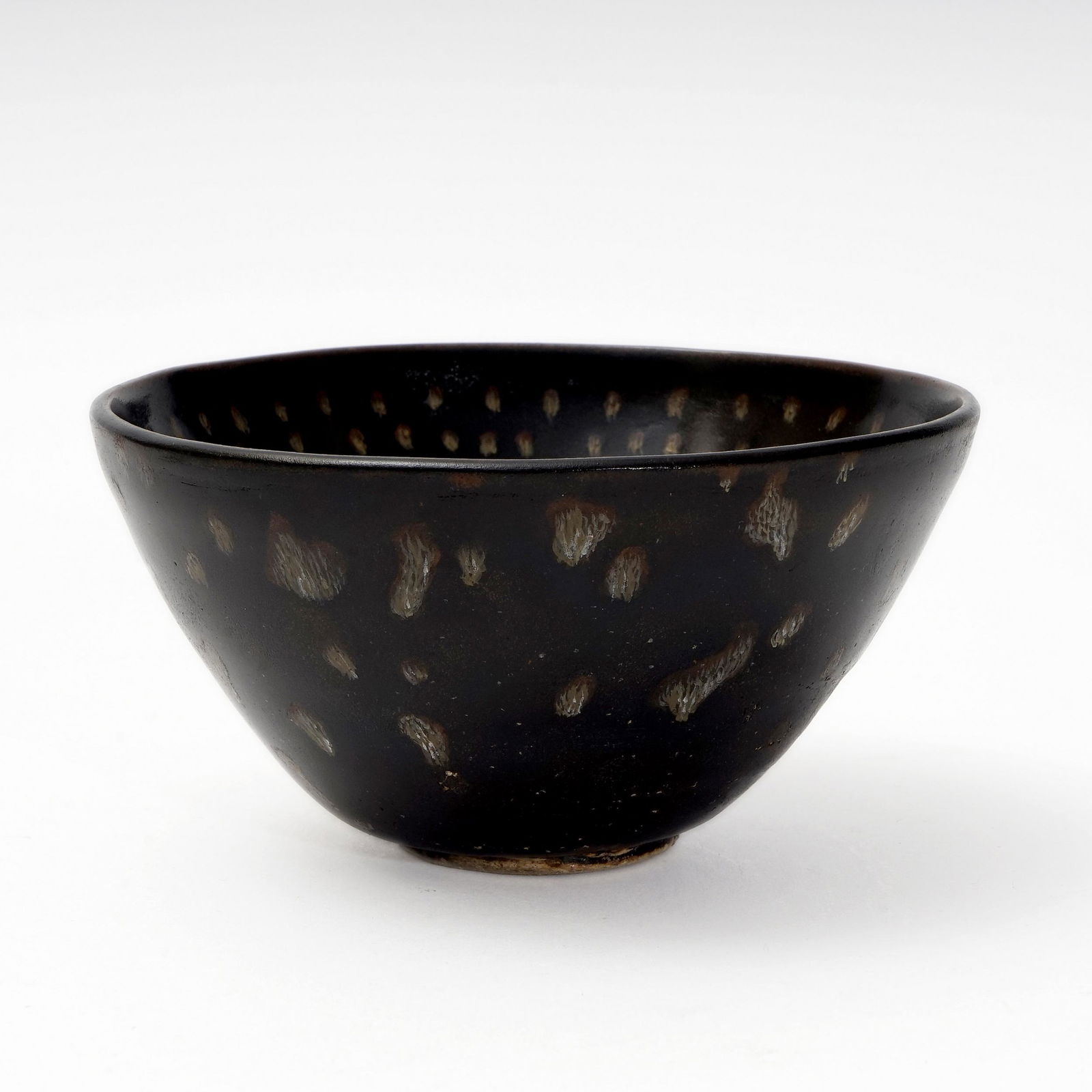 A JIZHOU KILN CUP WITH STRIPED STAR PATTERN (1 of 4)