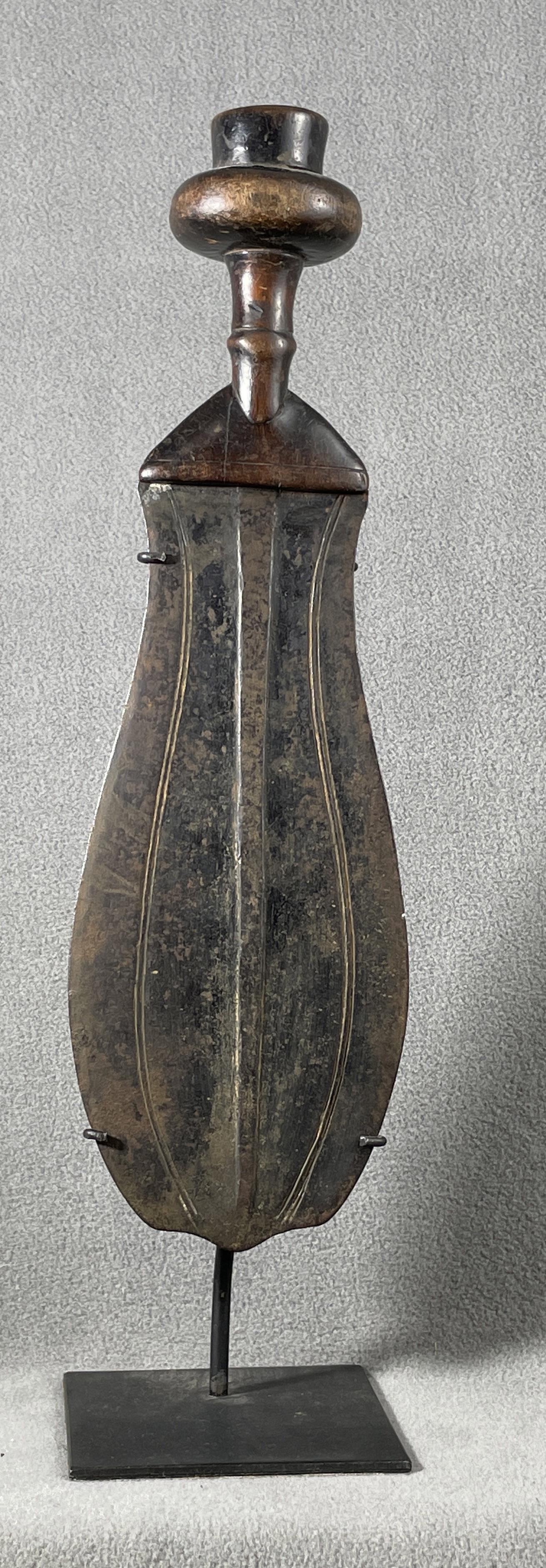 African Congo Kuba Knife Display Included: Country of Origin: Presently Democratic Republic of the Congo (DRC); originates from the era of the Belgium Congo (1908-1960) Early 20th Century Kuba knife. Hand-forged metal blade with incising and w