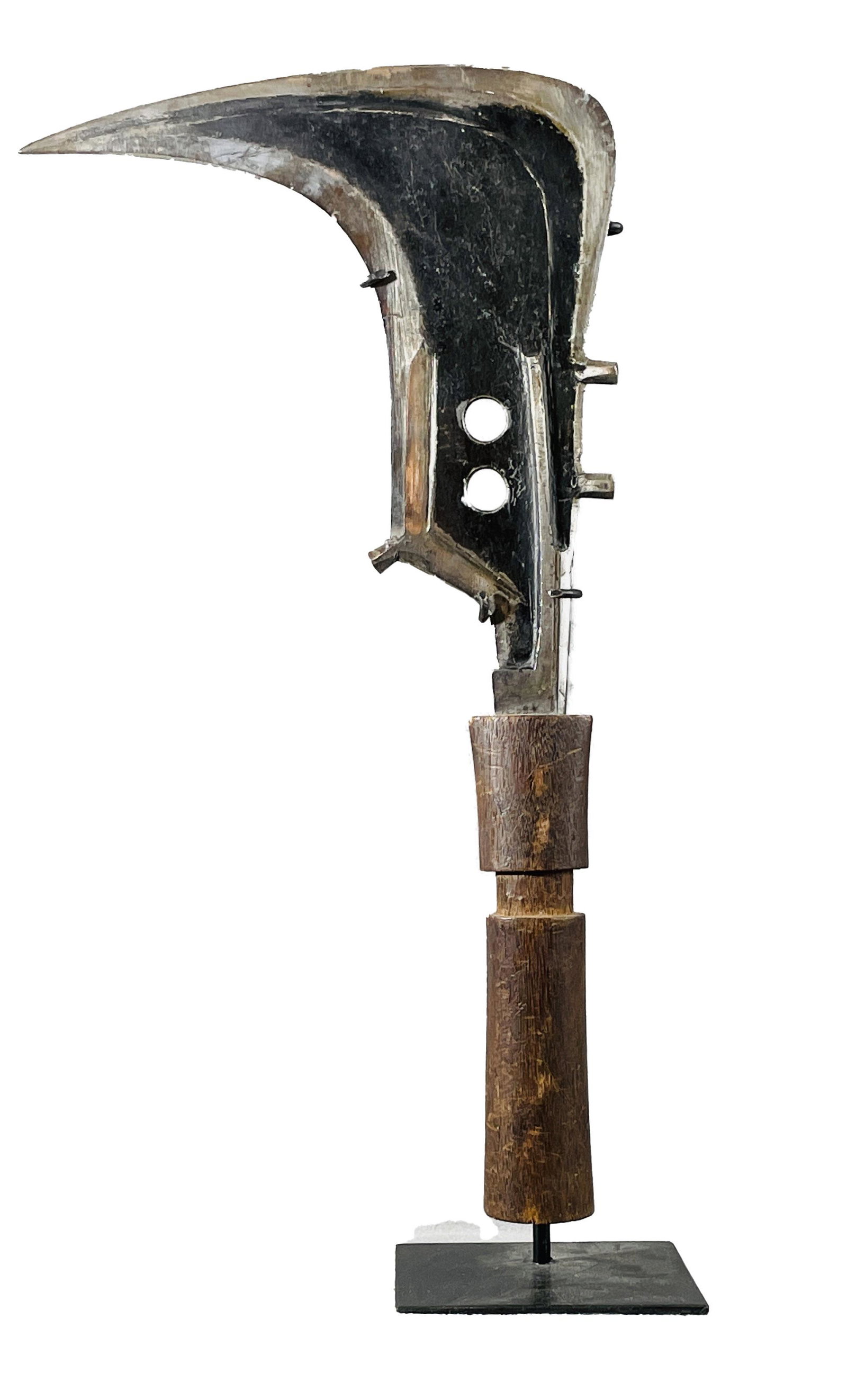African Congo Mangbetu Knife Display Included: Country of Origin: Presently Democratic Republic of the Congo (DRC); originates from the era of the Belgium Congo (1908-1960) Early 20th Century Mangbetu knife. Hand-forged metal blade with circular c