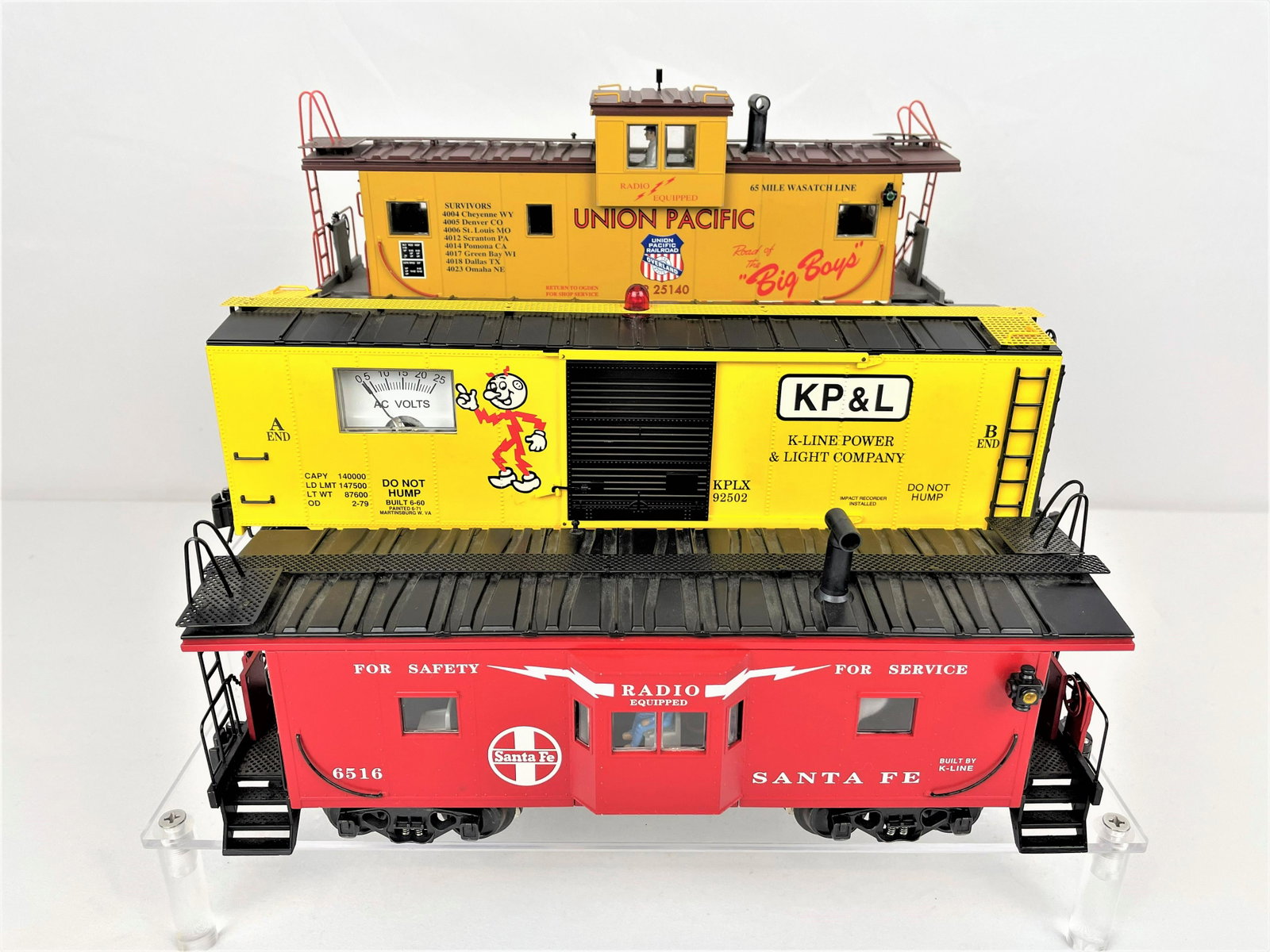 Three K-Line Powered Train Cars Radio Voltmeter: Three K-Line O scale powered and lighted train cars including a #6516 Santa Fe radio equipped bay window caboose, a #92502 power car with voltmeter, and a #25140 extended vision radio equipped smoking